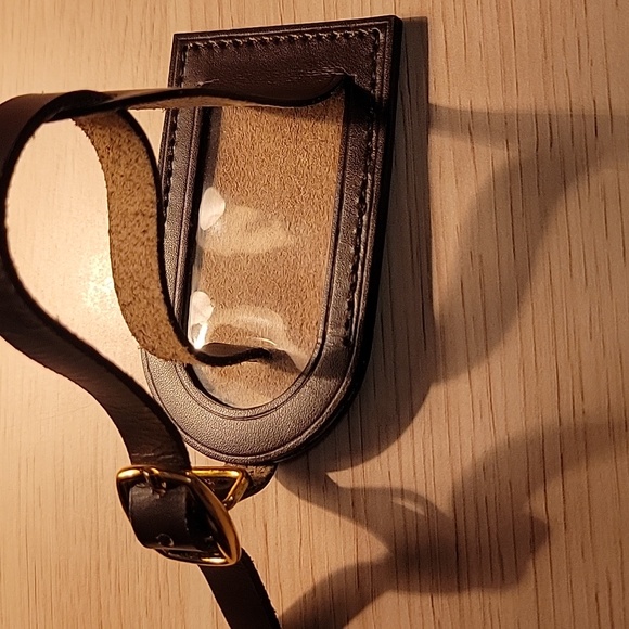 Maroon leather carry on travel bag - Picture 12 of 12